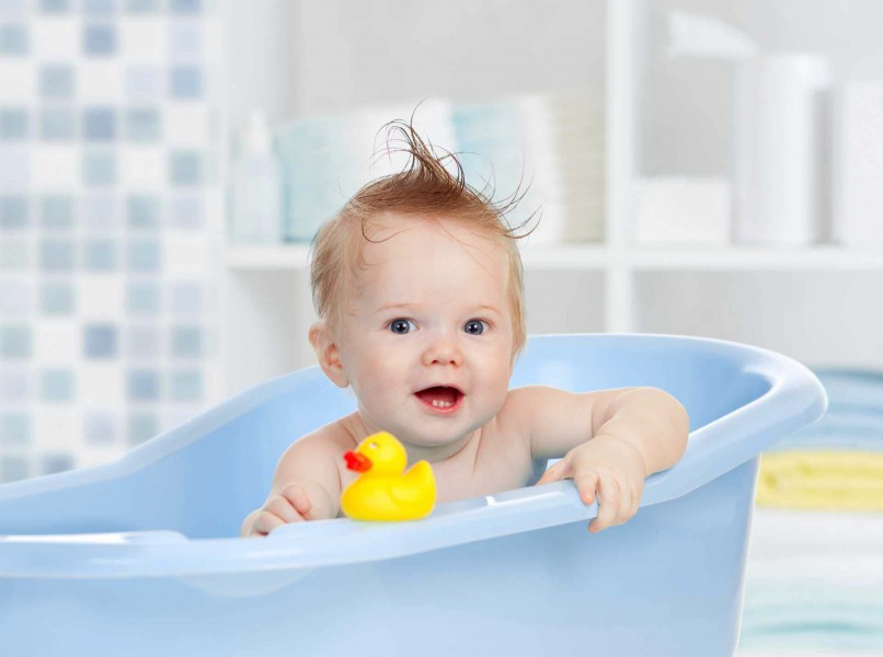 Faut-il choisir une grande baignoire pour les bains de bébé ?