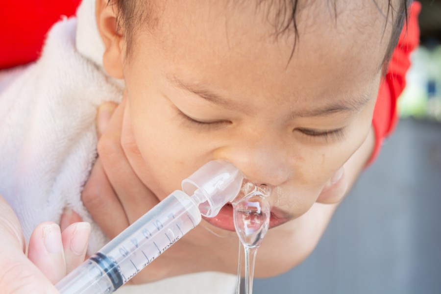 Comment utiliser la seringue pour moucher bébé ?