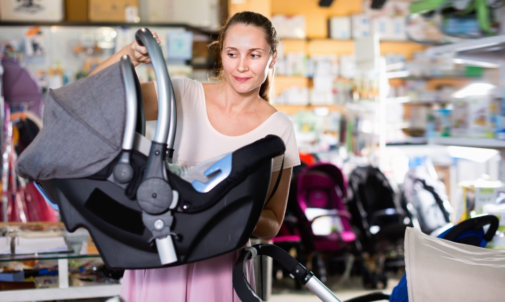 Comment choisir entre la nacelle ou le cosy pour votre bébé ?