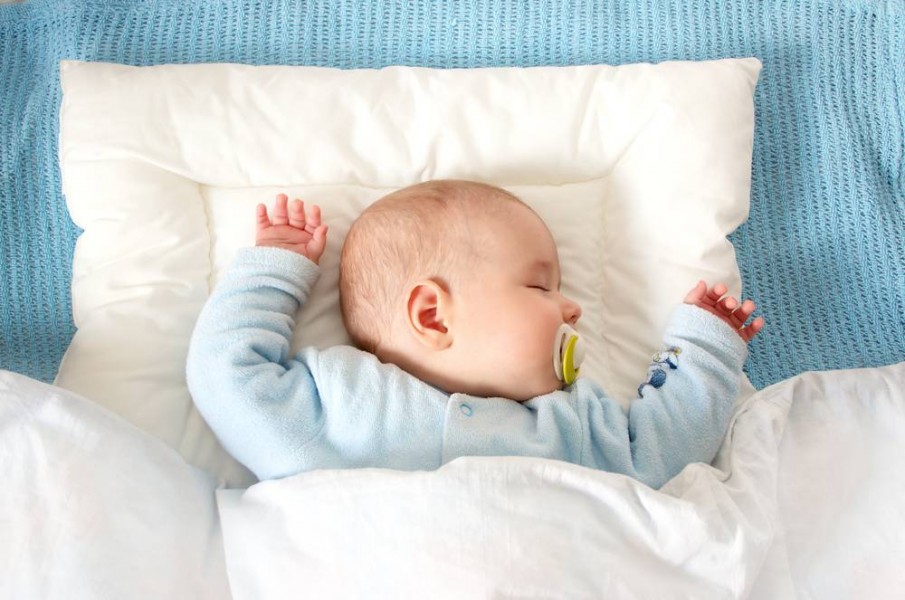 Oreiller pour bebe : lequel choisir, quel est le bon moment ?