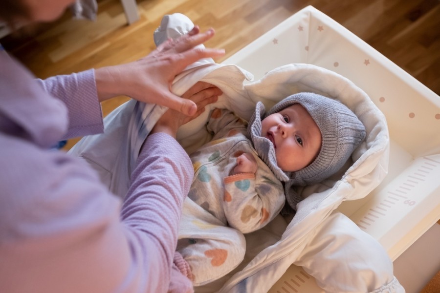 Habiller bébé en hiver: quels vêtements sont les plus appropriés?