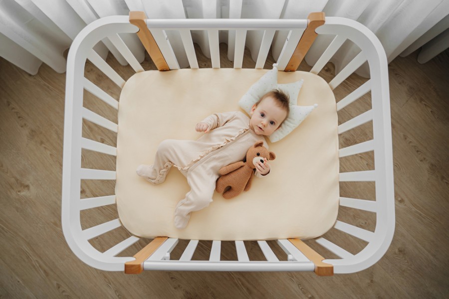 Quels sont les avantages d'un lit bébé surélevé ?