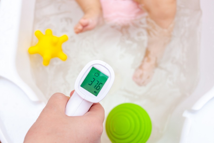 Thermomètre de bain pour bébé : lequel choisir ?